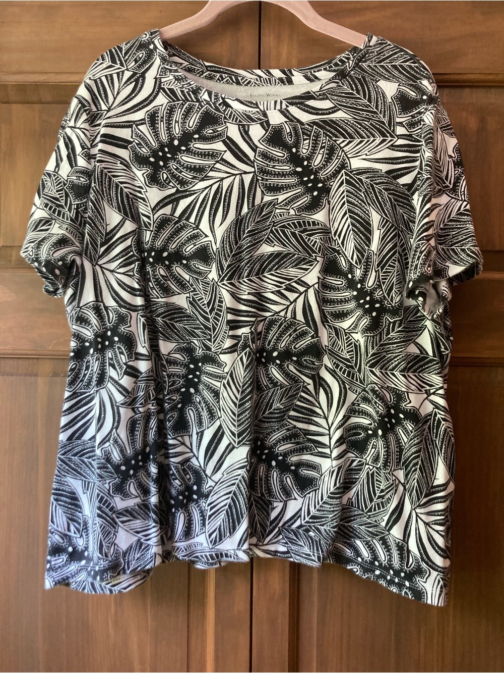 5/$15 Studio Works Casual The Studio Tee Black & White Leafy Print 2X